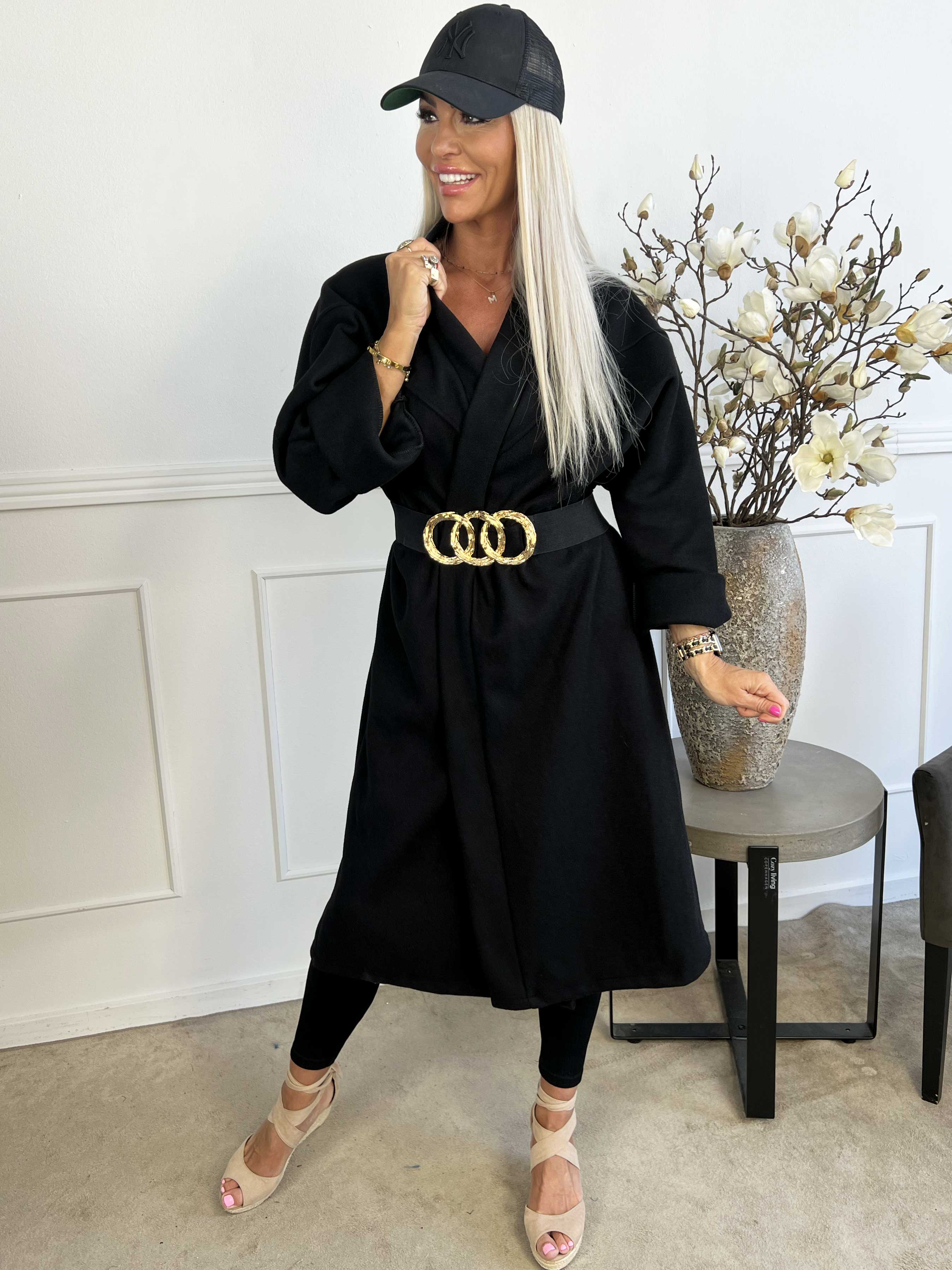 Annah - Oversized kappa med tydliga sömmar och fickor